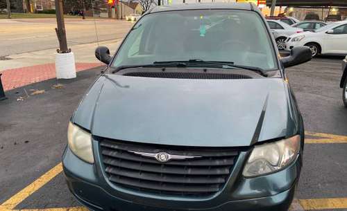 2005 Chrysler town n country - cars & trucks - by dealer - vehicle... for sale in Oak Forest, IL