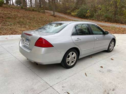 2007 Honda Accord 5speed - cars & trucks - by owner - vehicle... for sale in Lowell, AR