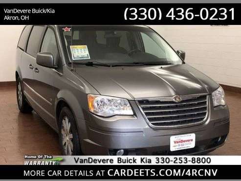 2009 Chrysler Town & Country Touring, Mineral Gray Metallic for sale in Akron, OH