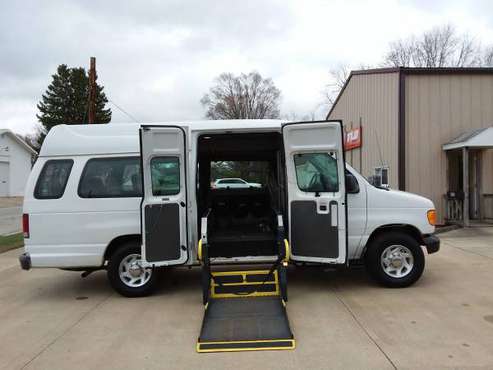 2006 FORD HANDICAP WHEELCHAIR VAN E250 - cars & trucks - by dealer -... for sale in Macomb, IL