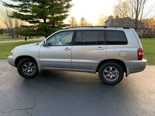 Toyota Highlander 2005 V6 AWD Premium - cars & trucks - by owner -... for sale in Lake Zurich, IL