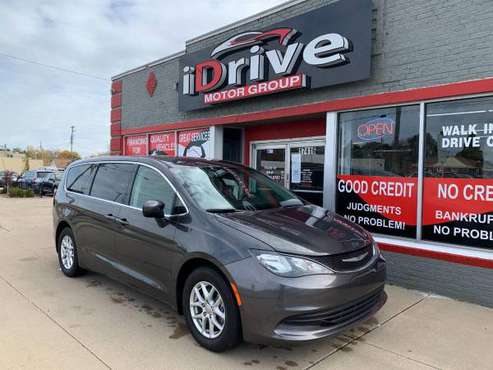 2017 Chrysler Pacifica Touring 4dr Mini Van - cars & trucks - by... for sale in Eastpointe, MI