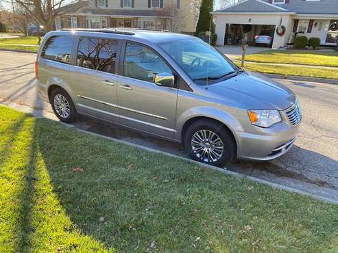 2014 Chrysler Town & Country - cars & trucks - by owner - vehicle... for sale in East Lansing, MI