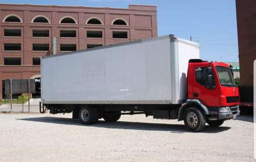 2013 Kensworth box truck 30ft box with lift gate for sale in Lees Summit, MO