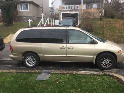 Chrysler town and country - cars & trucks - by owner - vehicle... for sale in Oakdale, PA
