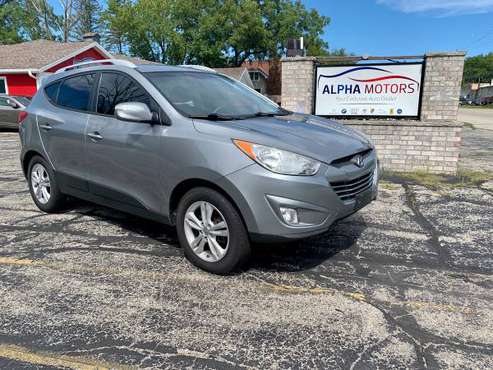 2013 Hyundai Tucson AWD (4X4) 106, 000 miles Excellent! Alpha for sale in NEW BERLIN, WI
