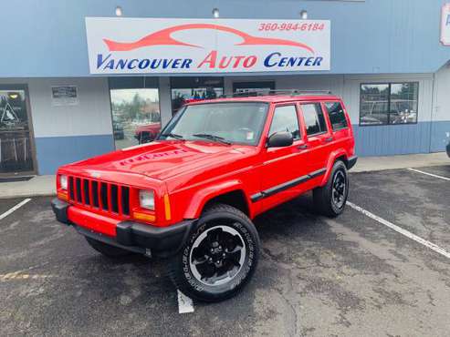 Must see ! 2000 Jeep Cherokee 4.0 liter nice wheels/lift for sale in Vancouver, OR