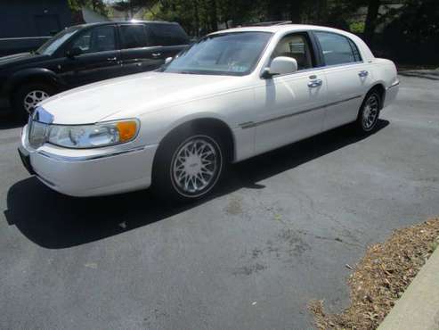 2002 Lincoln Town Car signature - - by dealer for sale in Clementon, NJ