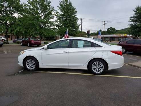 2011 HYUNDAI SONATA!! WE TAKE TRADES!! no credit needed!! for sale in Fayetteville, AR