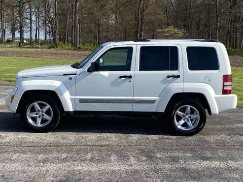 2009 Jeep Liberty Limited 4X4 with only 129, 000 miles 8250 - cars & for sale in Chesterfield Indiana, IN