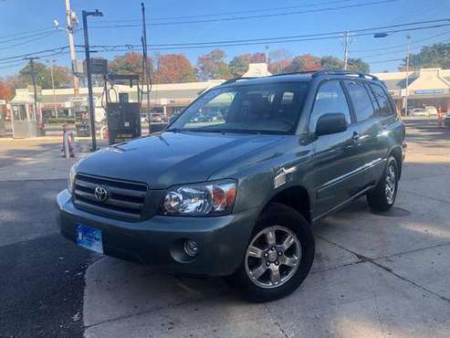 2005 Toyota Highlander SE 4WD FINANCING AVAILABLE!! - cars & trucks... for sale in Weymouth, MA