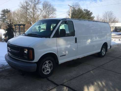 1998 CHEVROLET 2500 VAN - - by dealer - vehicle for sale in URBANA, IL