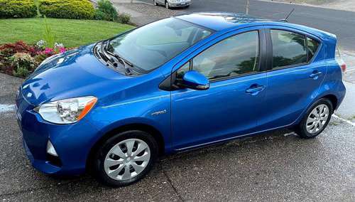 Toyota PRIUS c 2014 III Low Miles Like New, Clean Title for sale in Cornelius, OR