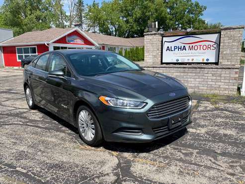 2015 Ford Fusion SE Hybrid @ Alpha Motors - cars & trucks - by... for sale in NEW BERLIN, WI
