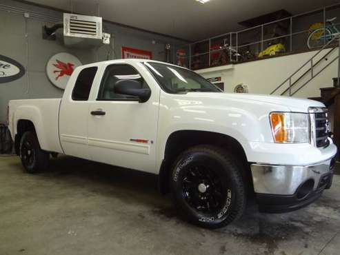 2008 GMC Sierra 1500 Max Ext Cab 4X4 - Rare Truck! 6 0L V8! - cars for sale in Brockport, NY