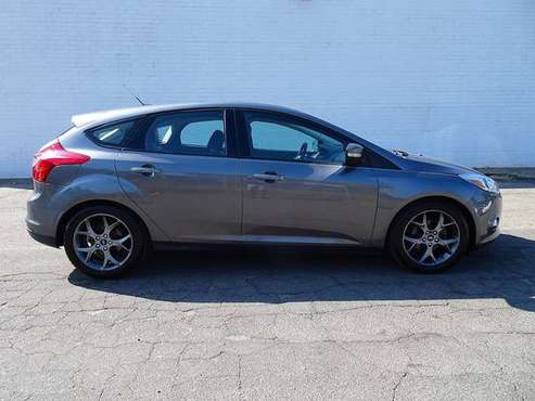 Ford Focus Automatic Hatchback Leather Carfax Certified Cheap car cars for sale in Lynchburg, VA