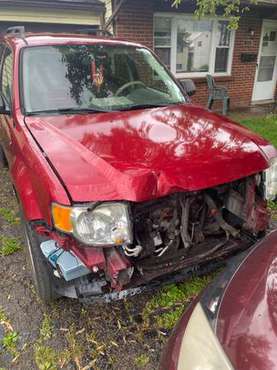 08 Ford Escape selling for parts for sale in Columbus, OH