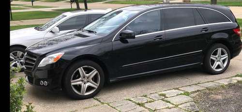 2011 Mercedes R350 4 matic - cars & trucks - by dealer - vehicle... for sale in Brook Park, OH