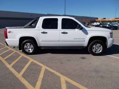 2007 Chevy Avalanche Z71 for sale in Topeka, KS