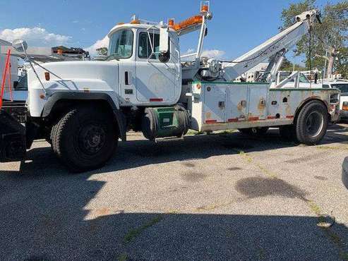 2002 *Mack* *RD-688P 30 TON WRECKER* *READY FOR WORK LO - cars &... for sale in Massapequa, MI