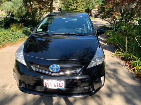 Toyota Prius V 2012 Hybrid - cars & trucks - by owner - vehicle... for sale in Clarendon Hills, IL