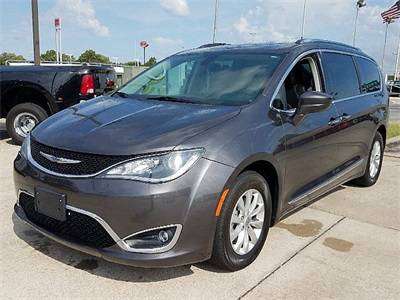 2018 CHRYSLER PACIFICA TOURING L- ONE OWNER CLEAN CAR FACTS!!! for sale in Norman, TX