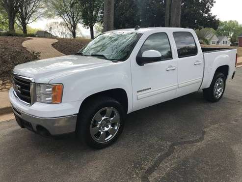 2010 GMC SIERRA 1500 SLT - SUPER CLEAN/0 ACC/NEEDS NOTHING - cars & for sale in Peachtree Corners, GA