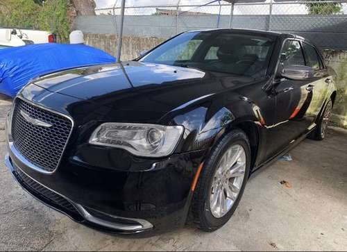 2016 Chrysler 300 - cars & trucks - by dealer - vehicle automotive... for sale in Miami, FL