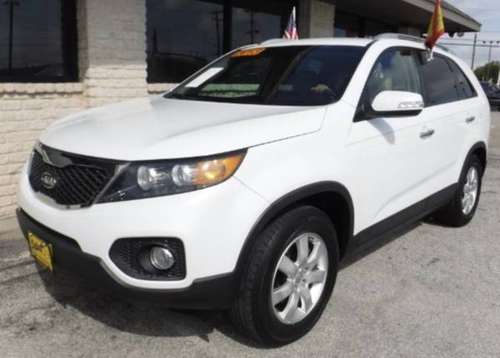 SELLING A 2013 KIA SORENTO, CALL AMADOR JR @ FOR INFO - cars &... for sale in Grand Prairie, TX