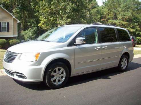 2012 CHRYSLER TOWN & COUNTRY for sale in Powder Springs, GA