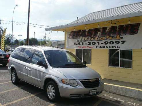2006 CHRYSLER TOWN & COUNTRY - HOME OF "YES WE CAN" FINANCING for sale in Medford, OR