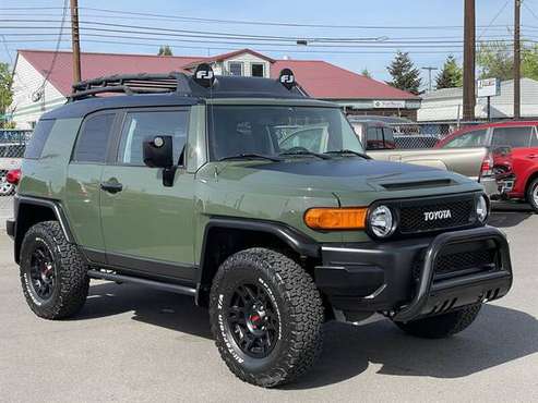 2011 Toyota FJ Cruiser 4x4 Lifted Fully loaded New tires - cars & for sale in Portland, OR
