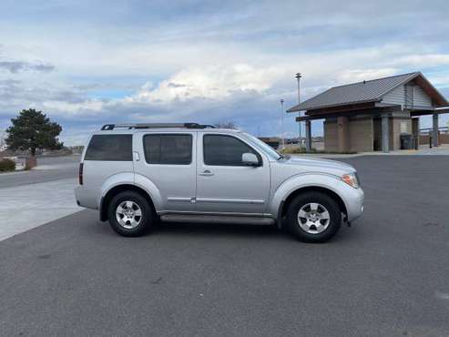 2006 Nissan Pathfinder SE 3rd Row Seat!! - cars & trucks - by dealer... for sale in Kennewick, WA