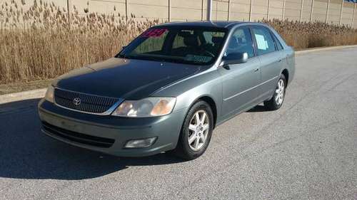 2000 Toyota Avalon XLS - cars & trucks - by dealer - vehicle... for sale in milwaukee, WI