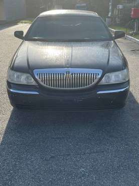 2009 Lincoln Town Car - cars & trucks - by dealer - vehicle... for sale in Hampton, VA
