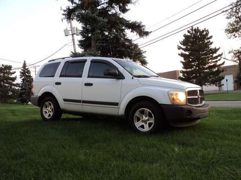 Like a New Southern Vehicle 2006 Dodge Durango SXT 4WD - cars & for sale in Clawson, MI