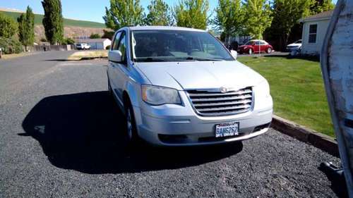 Chrysler town and country for sale in Waitsburg, WA