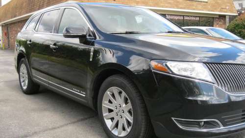 2015 LINCOLN MKT Town Car - cars & trucks - by dealer - vehicle... for sale in Louisville, KY