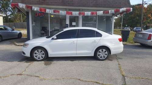 2013 VW Jetta 2.5 SE, Runs Great! Leather! EXTRA CLEAN! LOW MILES!!!... for sale in New Albany, KY