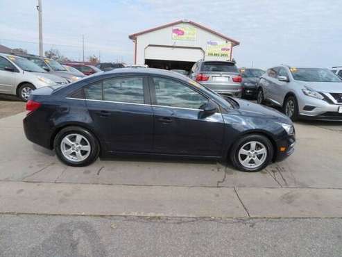 2016 chervrolet cruze 93000 miles, 6900 - - by for sale in Waterloo, IA
