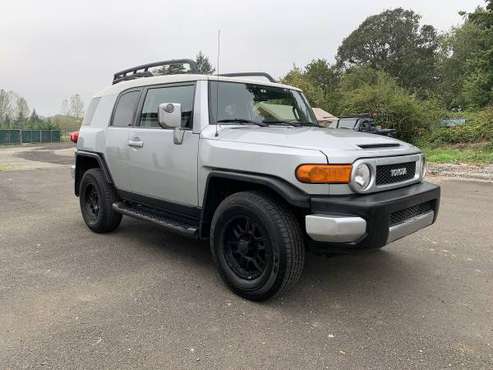 2007 Toyota Fj Cruiser 4x4 - cars & trucks - by dealer - vehicle... for sale in Vancouver, WA