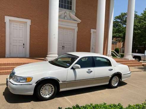 Lincoln Town Car for sale in Arlington, TX