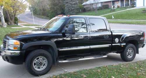 2004 GMC 3/4 Ton 6.0 Motor Crew Cab 4X4 No rust Bright Clean for sale in Sioux City, SD