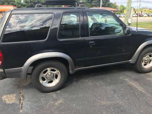 2000 ford explorer 2dr for sale in Sound Beach, NY