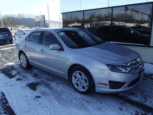 2010 Ford Fusion SE Clean CarFax New Tires Sunroof Spoiler - cars & for sale in Des Moines, IA