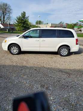 2008 chrysler town and country for sale in Indianapolis, IN