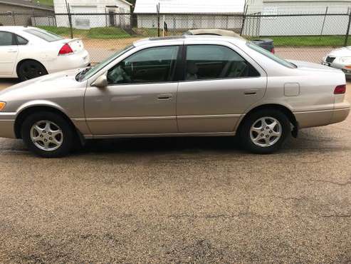 1998 Toyota Camry Awesome Running Car SUNROOF LEATHER SEATS!!! for sale in Clinton, IA