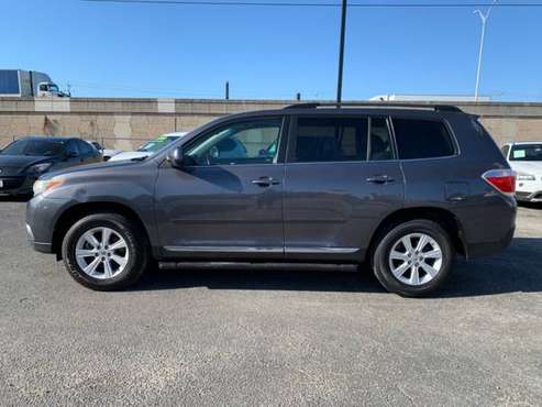 2011 Toyota Highlander - cars & trucks - by owner - vehicle... for sale in San Antonio, TX