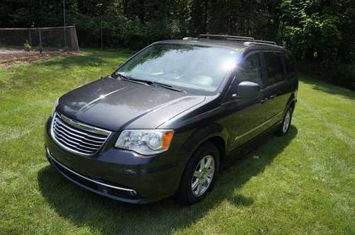 GUARANTEED CREDIT APPROVAL* 2012 Chrysler Town and Country Touring 4d for sale in Highland, NY