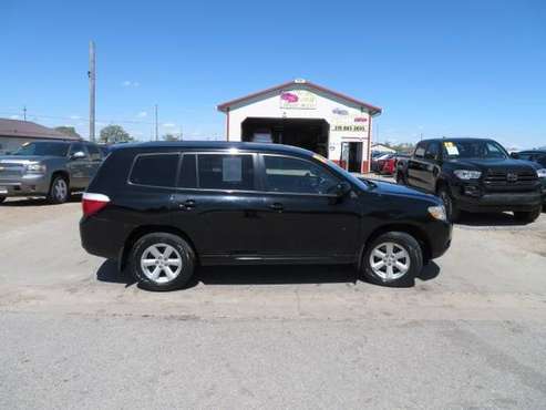 08 Toyota 4x4, 3rd row, 149000 miles, 8999 new tires - cars & for sale in Waterloo, IA